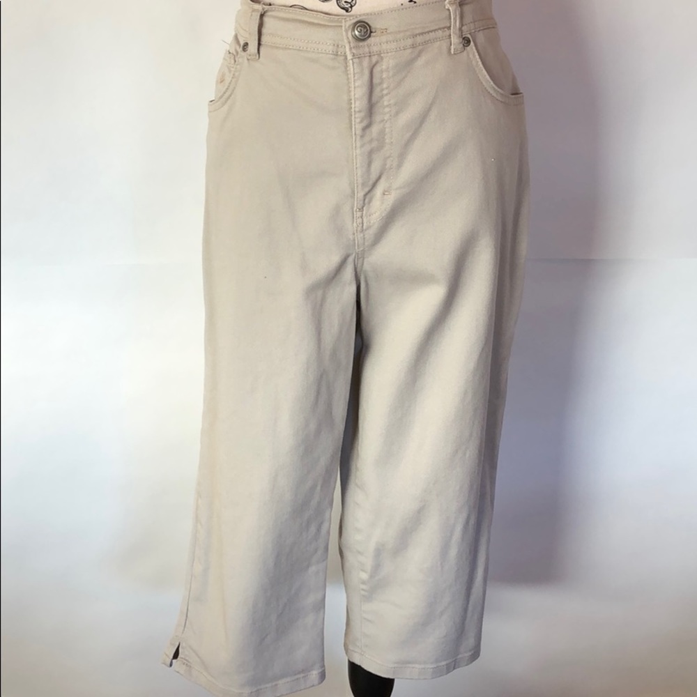 Gloria Vanderbilt - image 1